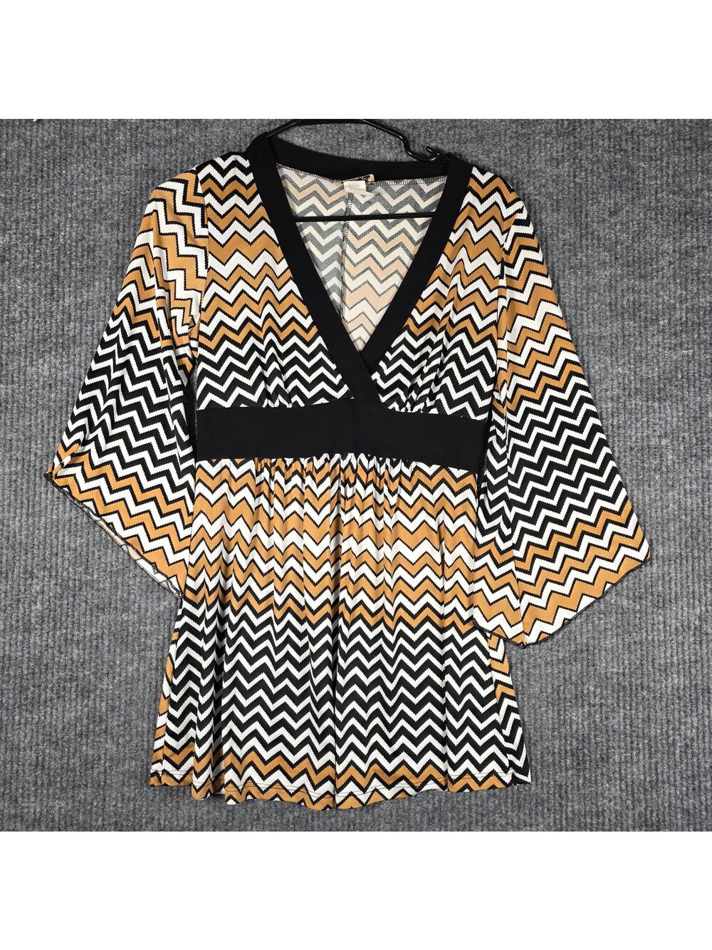 MKM Designs Chevron Print Tunic Top Medium Bell Sleeve V Neck‎ Boho USA